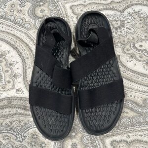 CROCS LiteRide Black Slip-Ons
